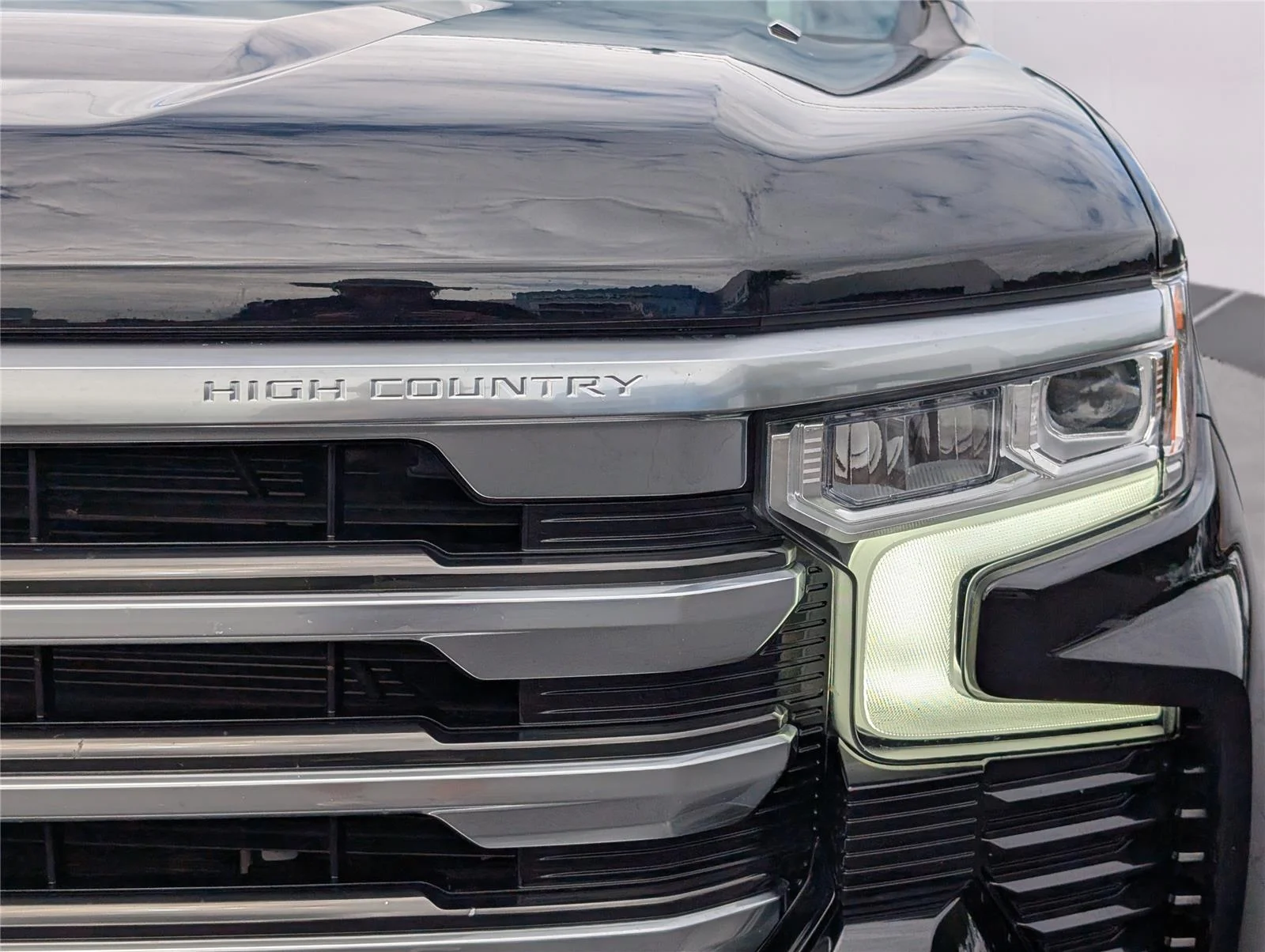 Used 2024 Black Chevrolet High Country image 38