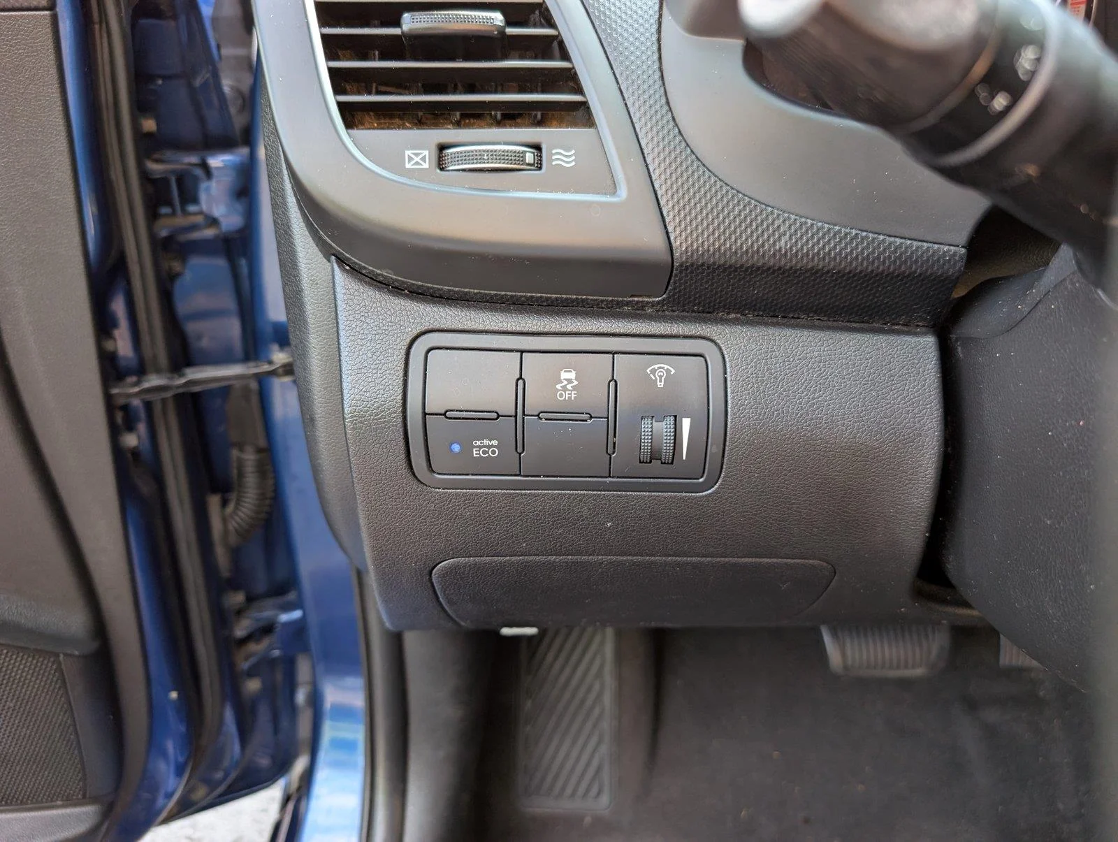 Used 2017 Pacific Blue Pearl Hyundai SE image 27