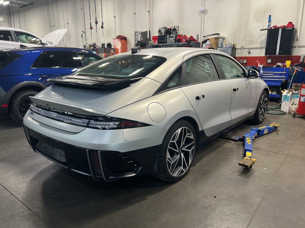 Used 2023 Gravity Gold Matte Hyundai SEL image 3