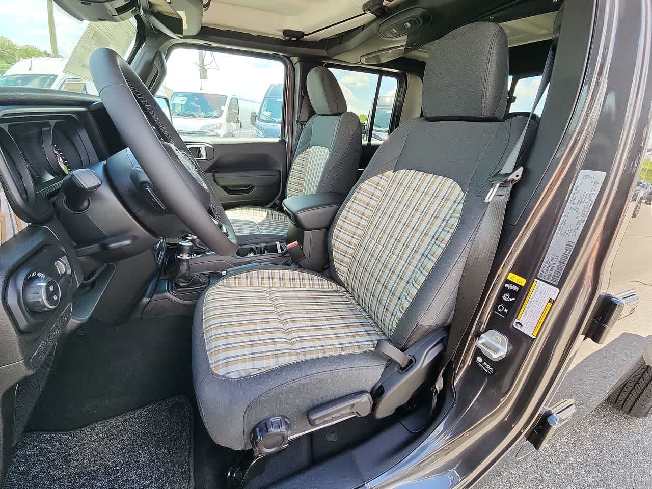 New 2026 Granite Crystal Metallic Clear-Coat Exterior Paint Jeep 85th Anniversary Edition image 12