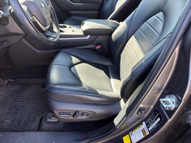 Used 2022 Gray Toyota XLE image 7