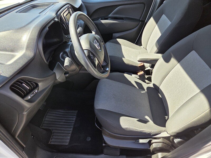 Used 2022 White Ram Base image 13