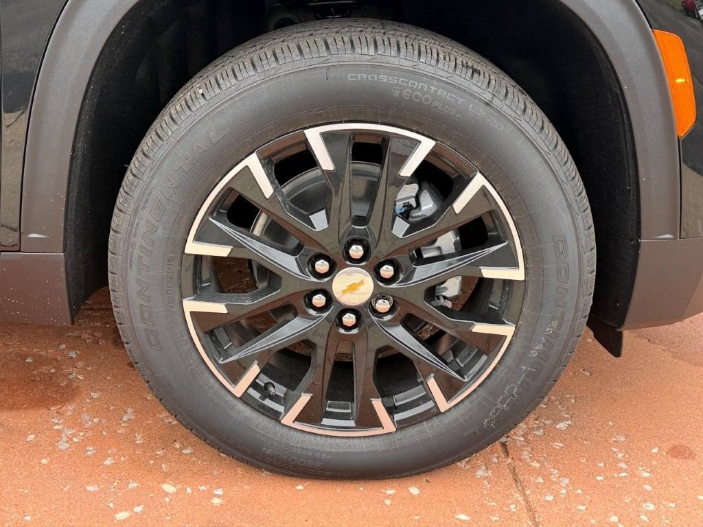 New 2026 Mosaic Black Metallic Chevrolet LT image 7