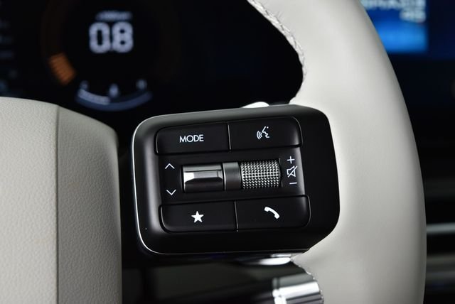 New 2027 White Hyundai SE AWD image 19