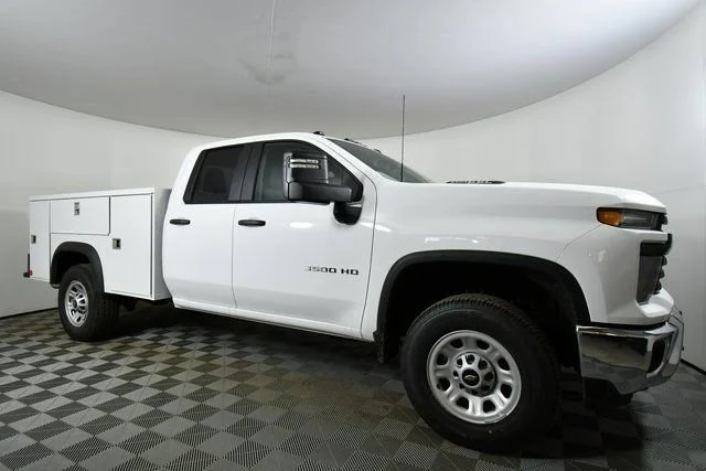 New 2026 Summit White Chevrolet WT image 9