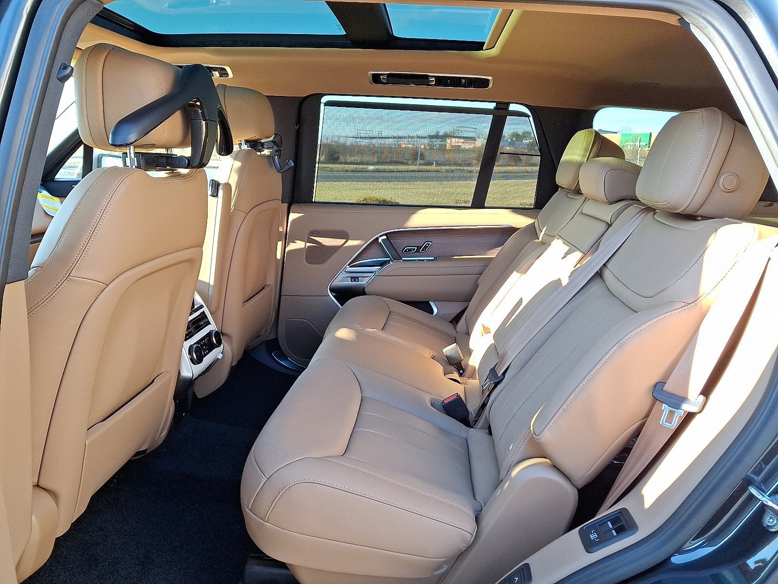 2026 Land Rover Range Rover SE - Photo 8