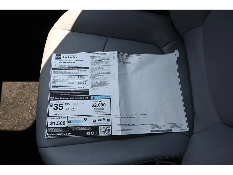 2025 Toyota Sienna XLE - Photo 38