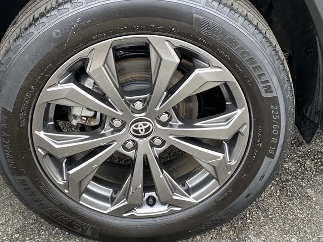 Used 2024  Toyota XLE Premium image 32
