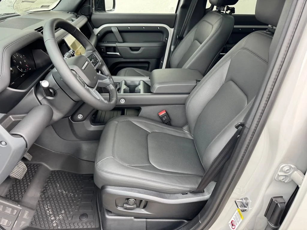 New 2026 Fuji White Land Rover X-Dynamic SE image 8