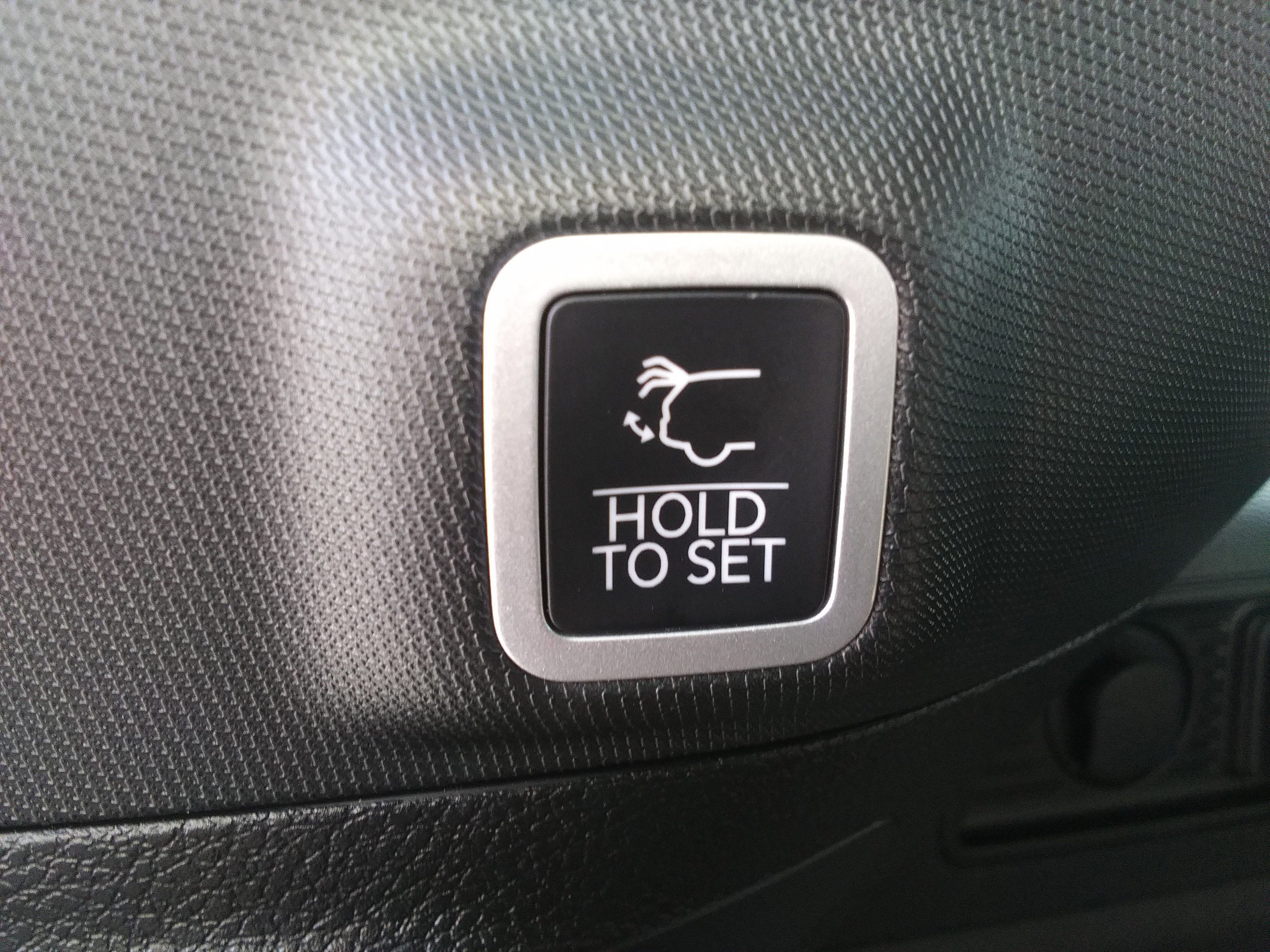 New 2026 Bright White Clear-Coat Exterior Paint Jeep Altitude image 9