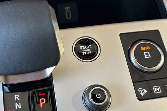 New 2027 Carpathian Grey Land Rover SE image 22