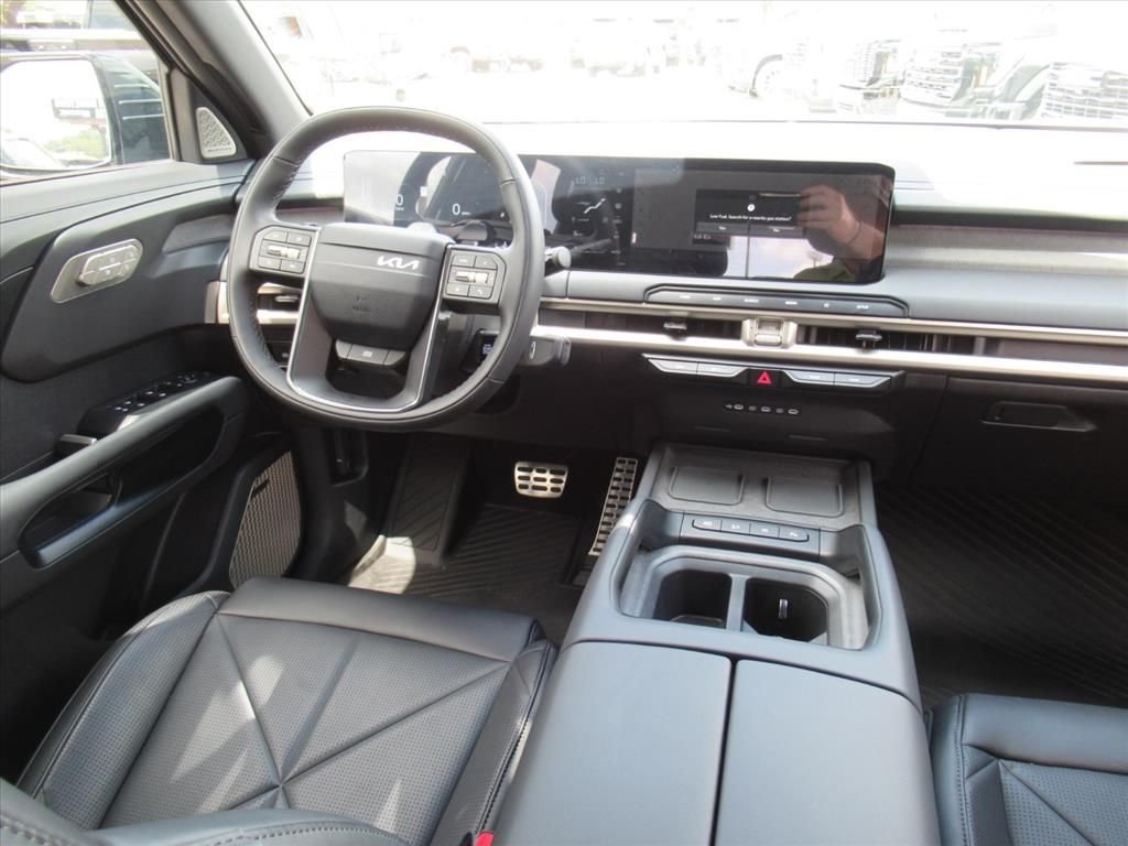 Used 2027 Black Kia SX image 13