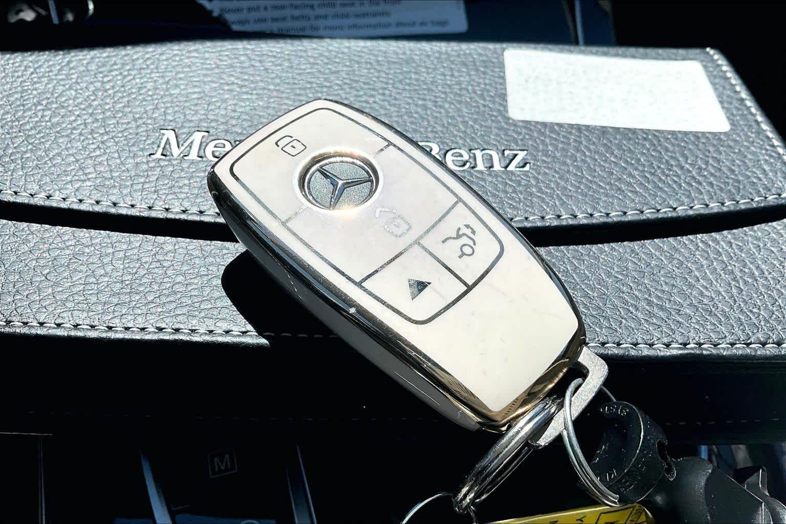 Used 2021 Polar White Mercedes-Benz GLC 300 image 15
