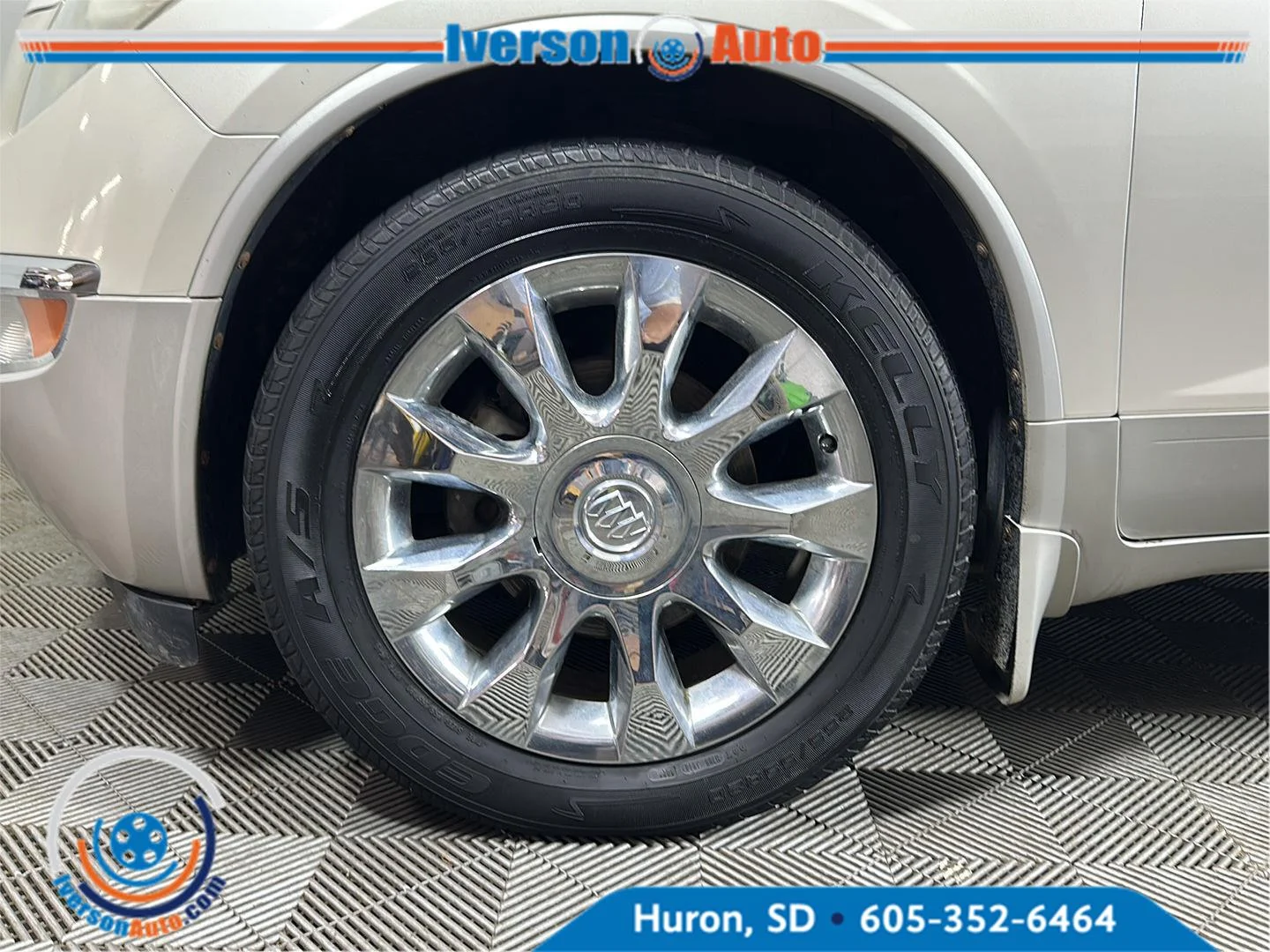 Used 2011 White Diamond Tricoat Buick CXL-2 image 6