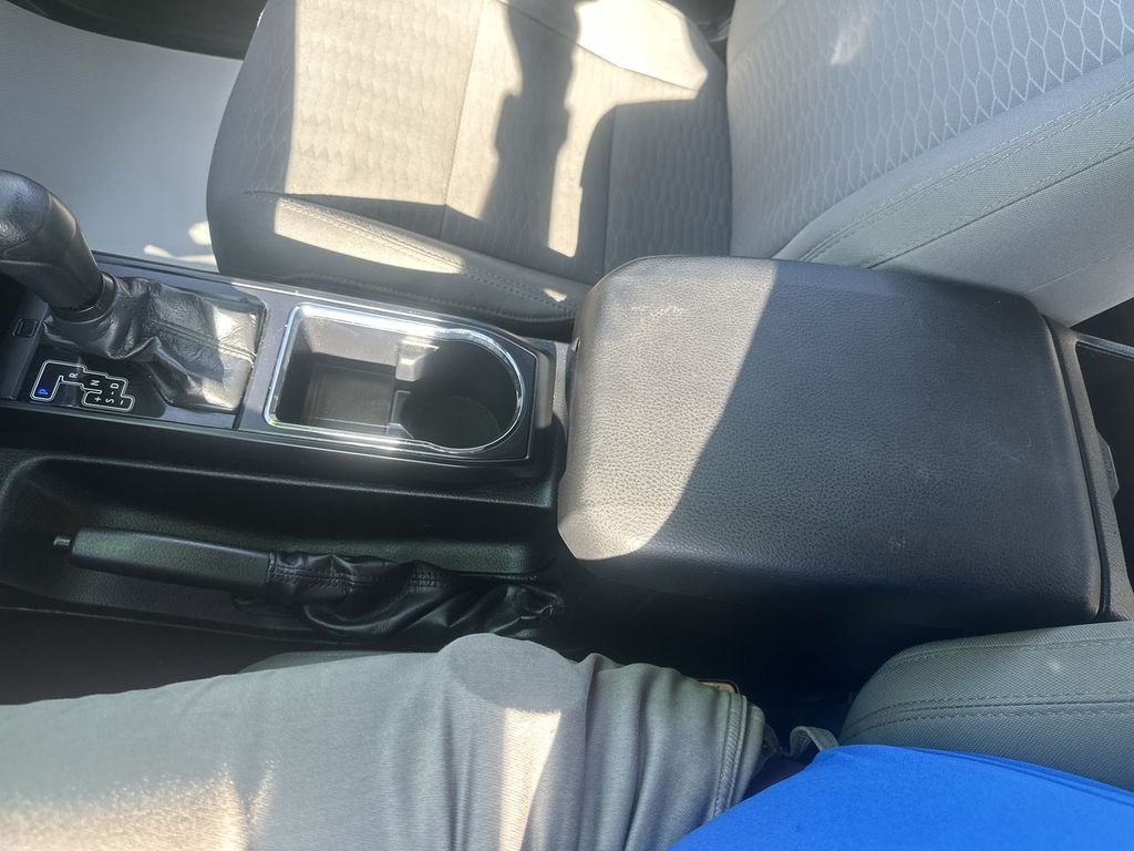 Used 2018 Silver Toyota SR image 27