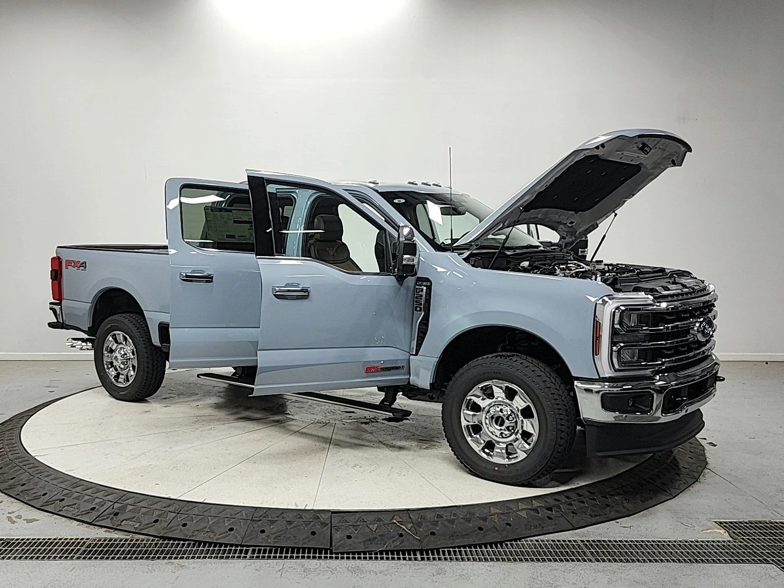 New 2026 Glacier Gray Metallic Tri-Coat Ford F-250® King Ranch® image 9