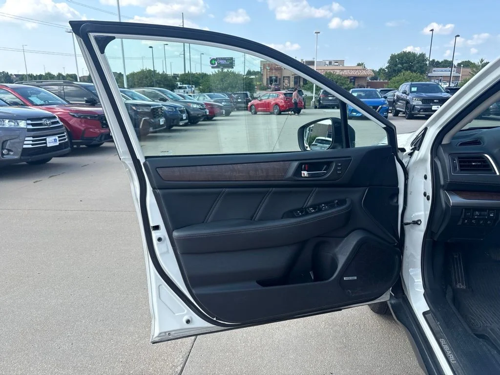 Used 2019 White Subaru 2.5i Limited image 9