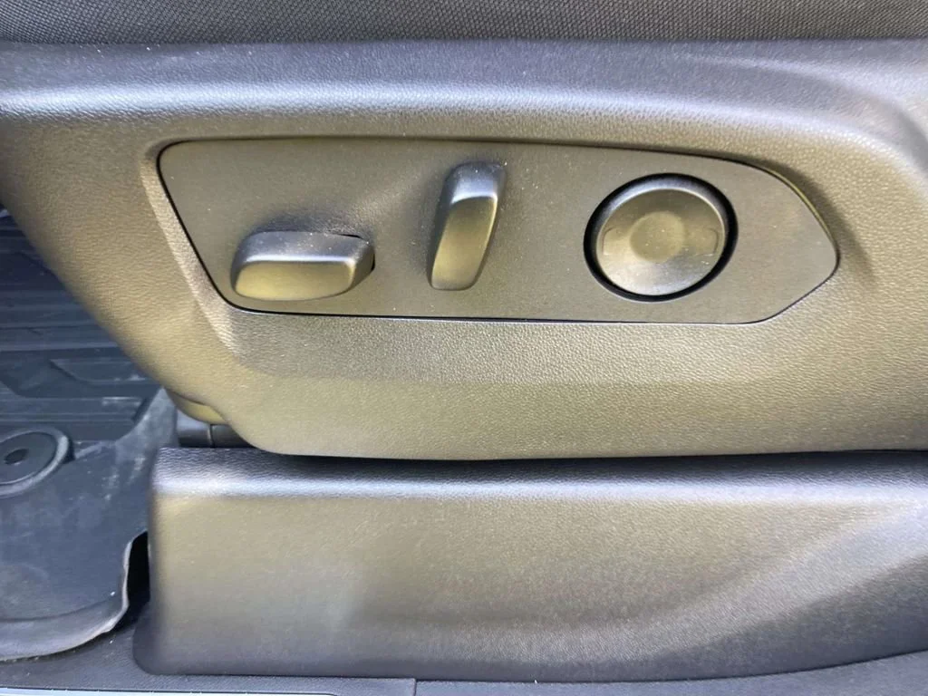 New 2026 Sterling Metallic GMC Elevation image 17