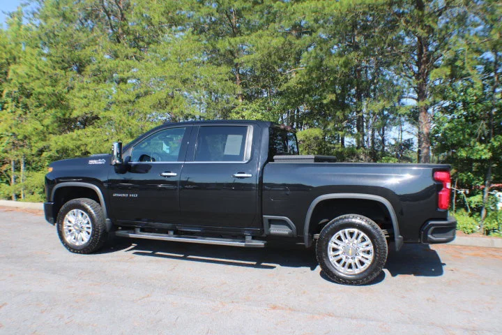 Used 2022 Mosaic Black Metallic Chevrolet High Country image 3
