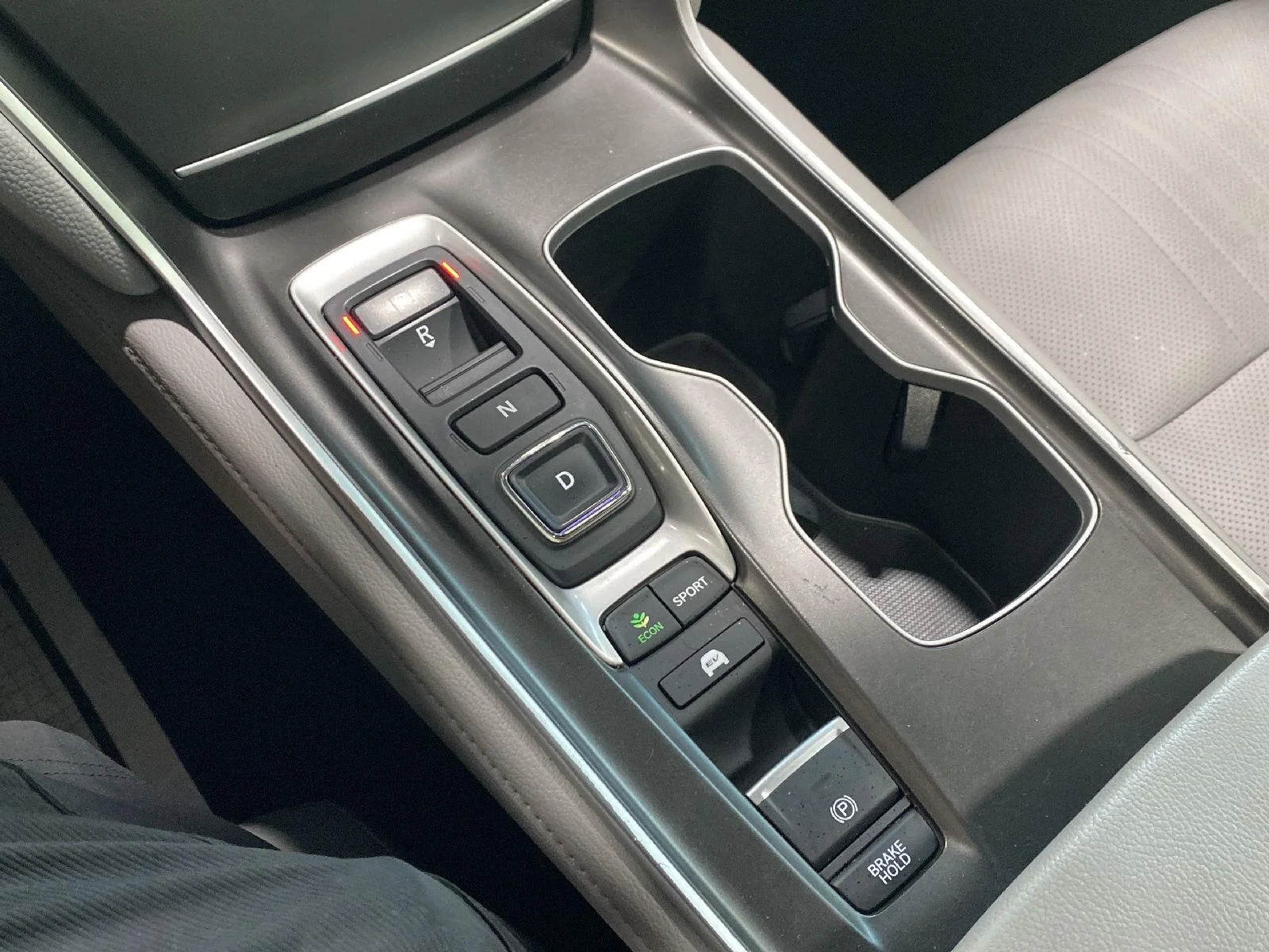 Used 2018 Modern Steel Metallic Honda Touring image 40