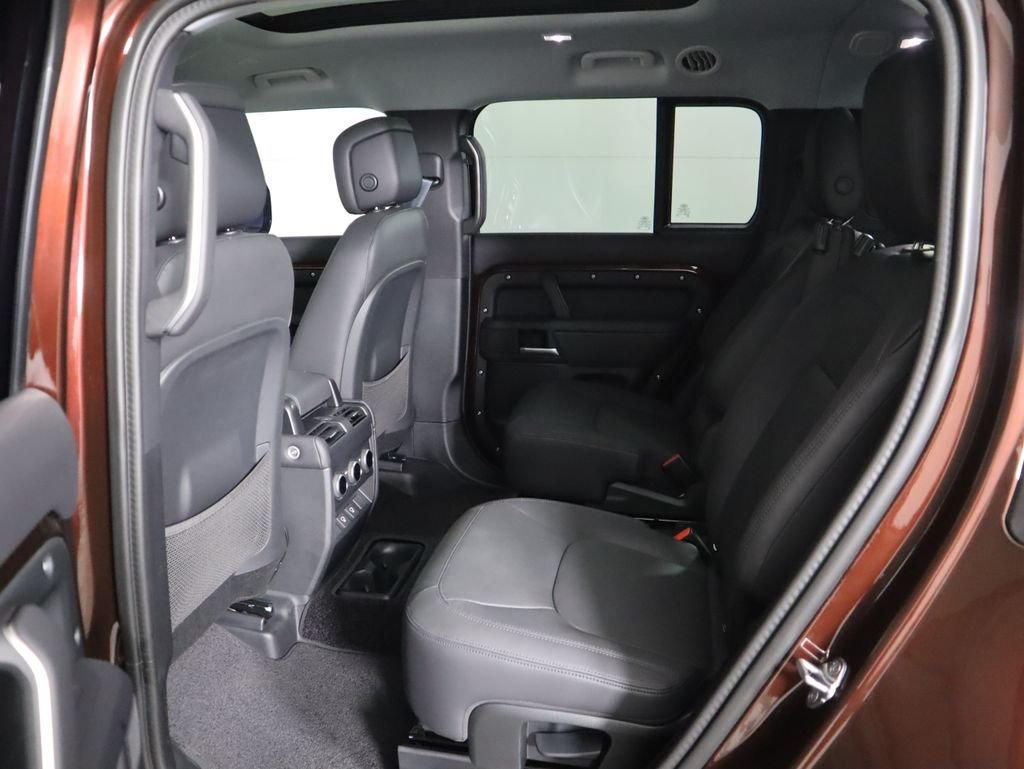 2025 Land Rover Defender S - Photo 23