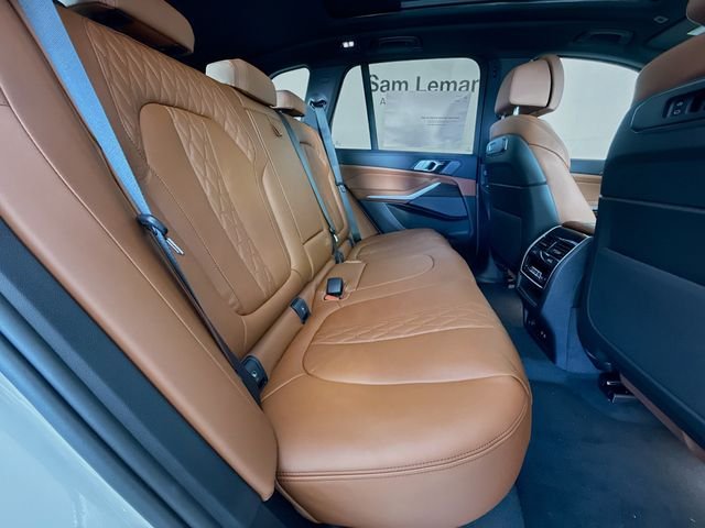 Used 2026 White BMW M60i image 29