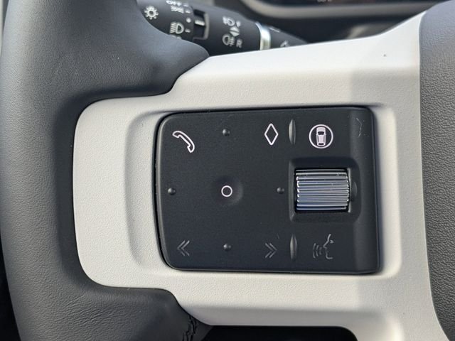 New 2026 Woolstone Green Land Rover X-Dynamic SE image 27