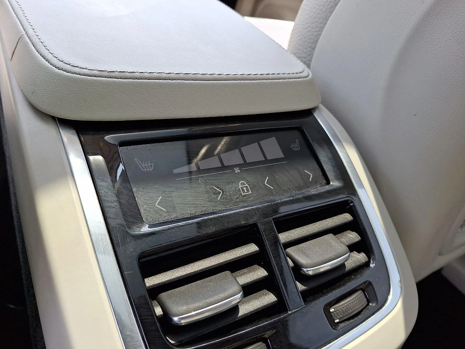 Used 2023 Thunder Grey Metallic Volvo Core image 11