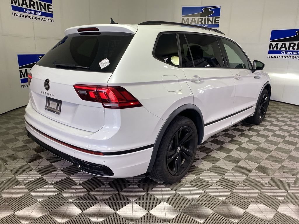 Used 2024 White Volkswagen 2.0T SE R-Line Black image 16
