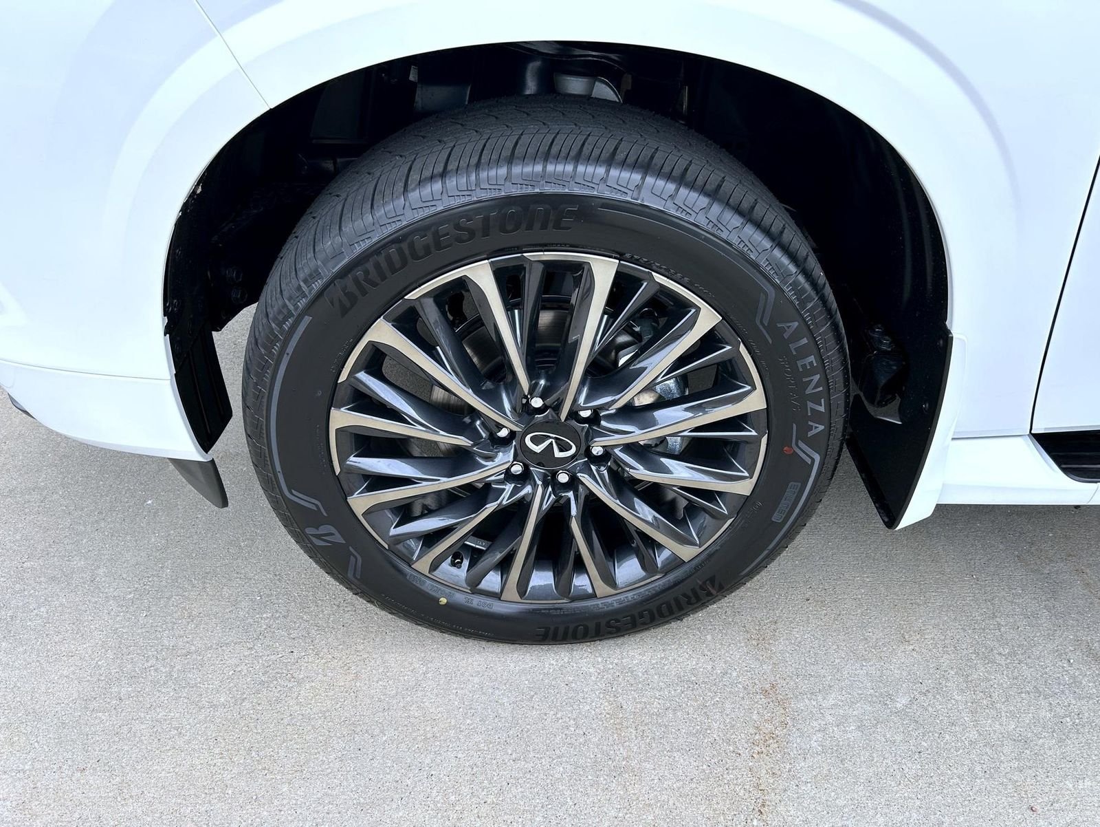 New 2026 RADIANT WHITE INFINITI Autograph 4WD image 24