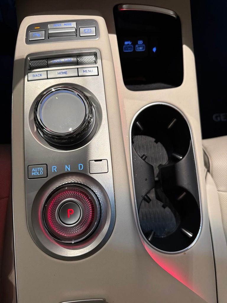2024 GENESIS GV70 Standard - Photo 11