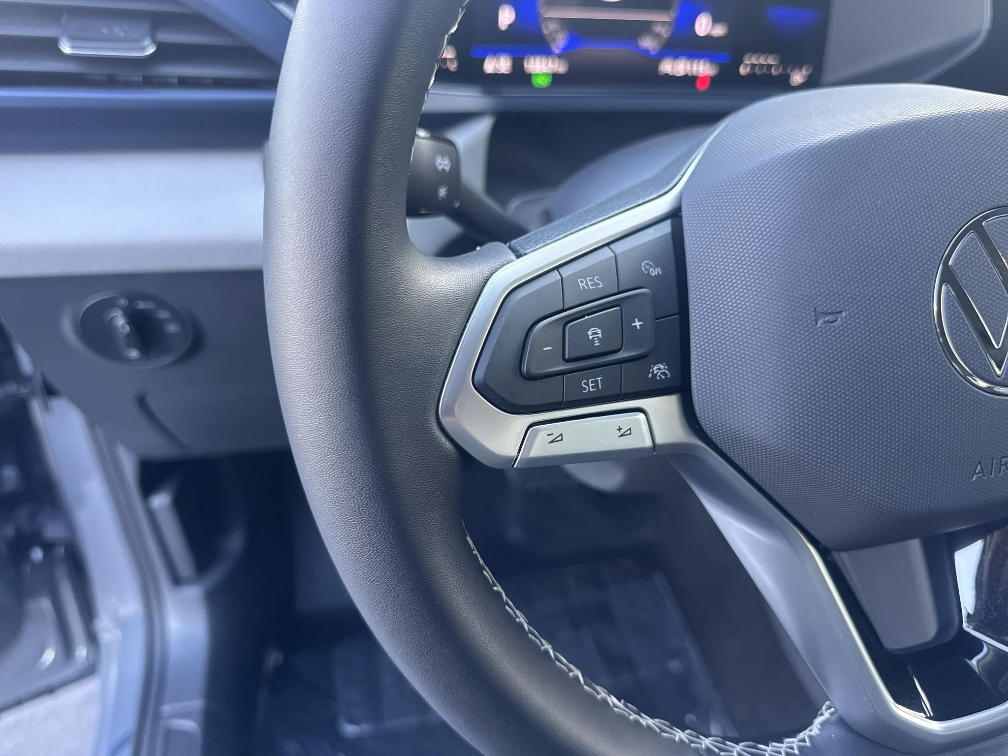 Used 2023 Pure Gray Volkswagen SE image 18