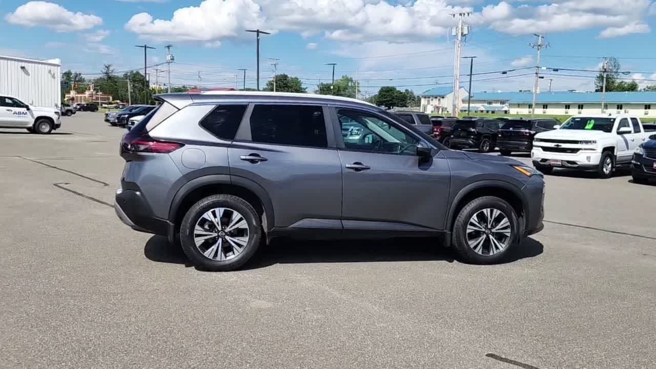 Used 2022 Gun Metallic Nissan SV image 9