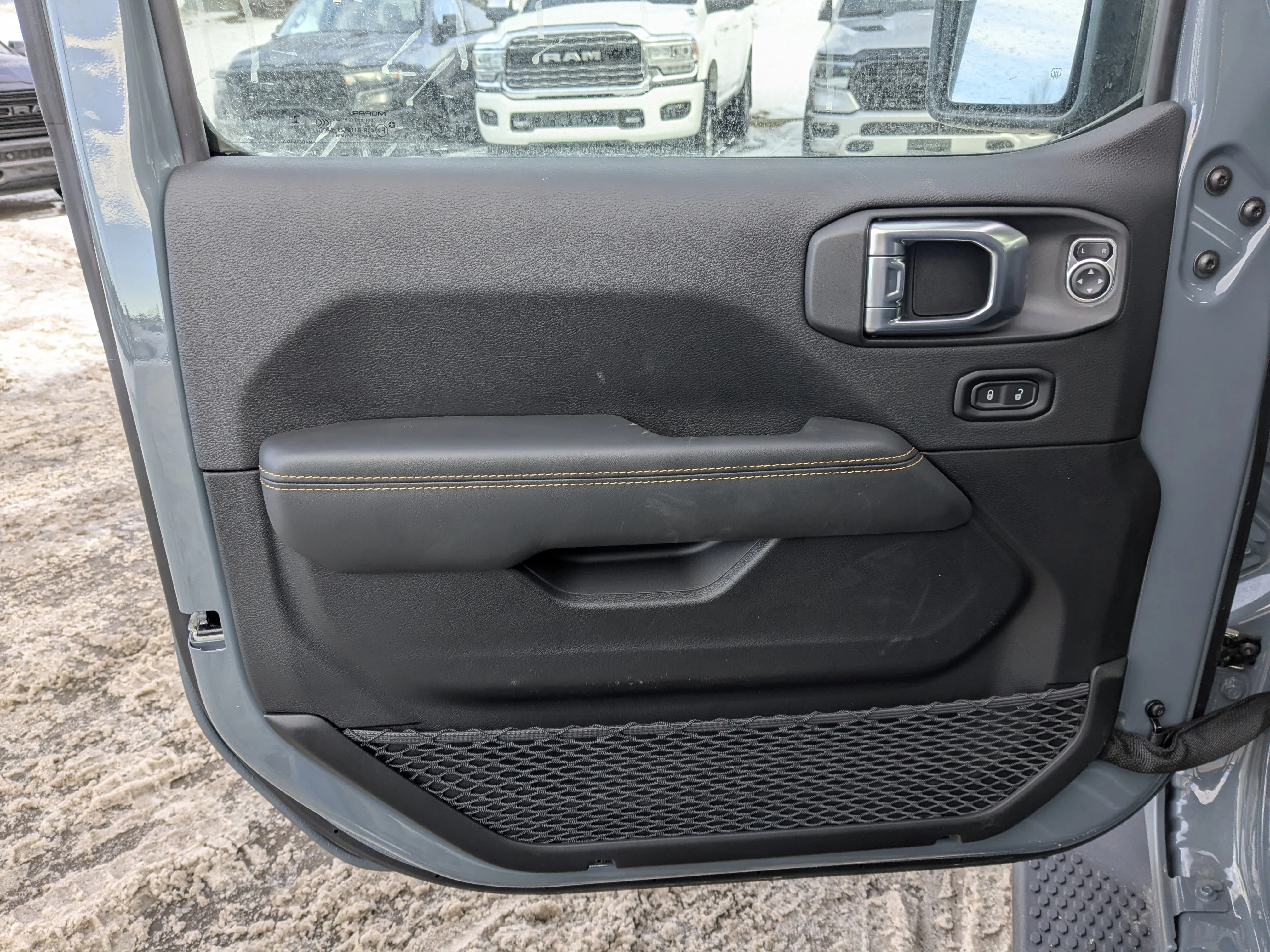 New 2026 Dark blue Jeep Sahara - - McKinley Leather - Body-Color Top - Alpine Audio - Technology Group - Remote Start & tons image 12