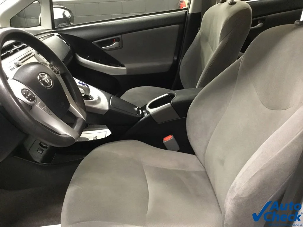 Used 2015 Silver Toyota Three image 22