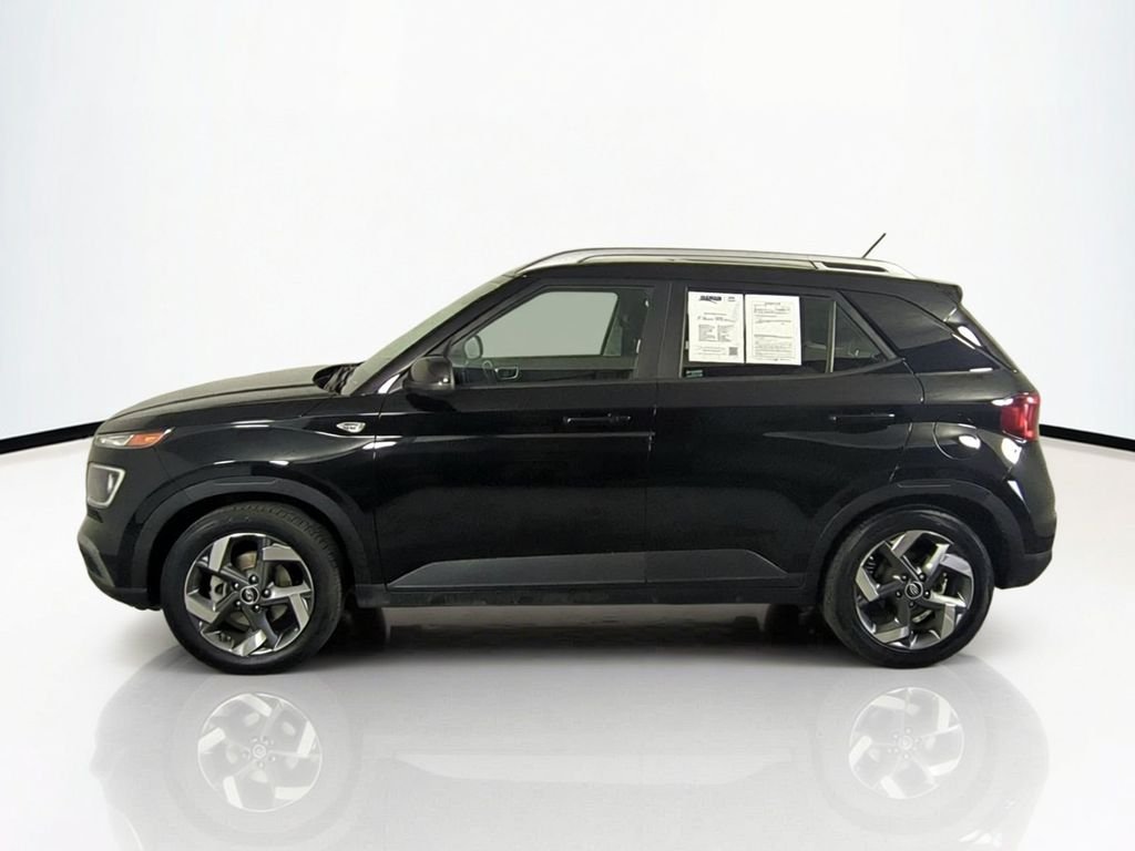 2025 Hyundai Venue SEL - Photo 10