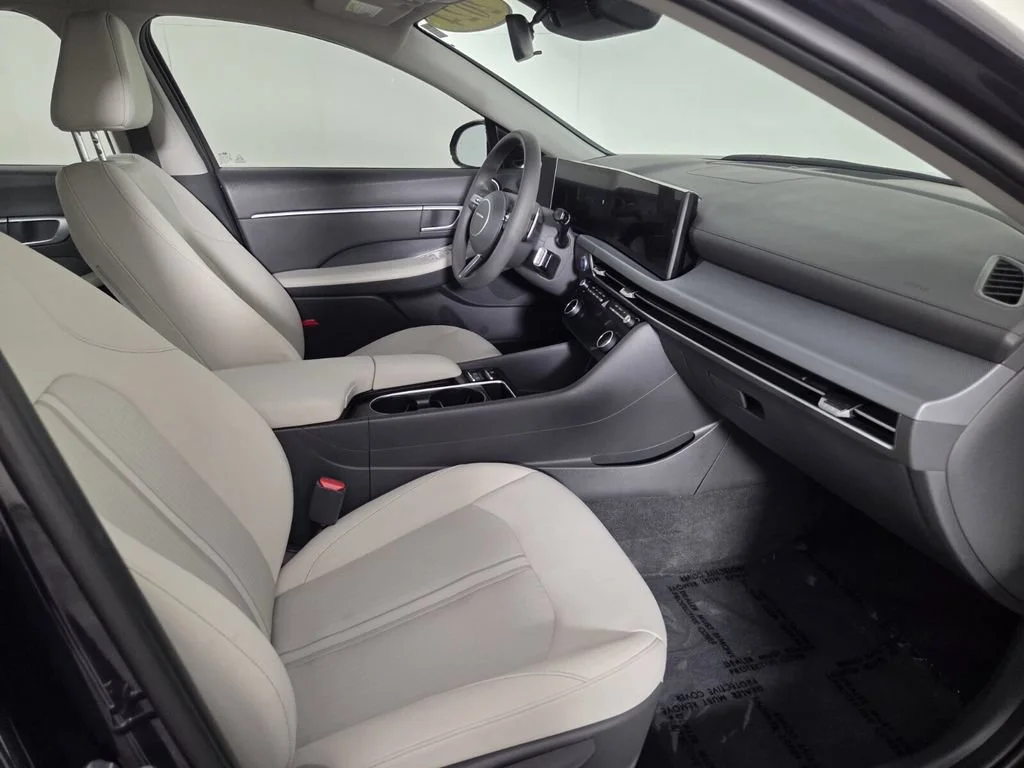 Used 2024 Carbon Blue Hyundai SEL image 31