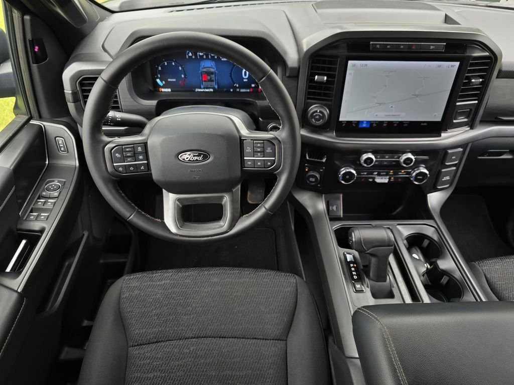 Used 2024 Agate Black Metallic Ford XLT image 33