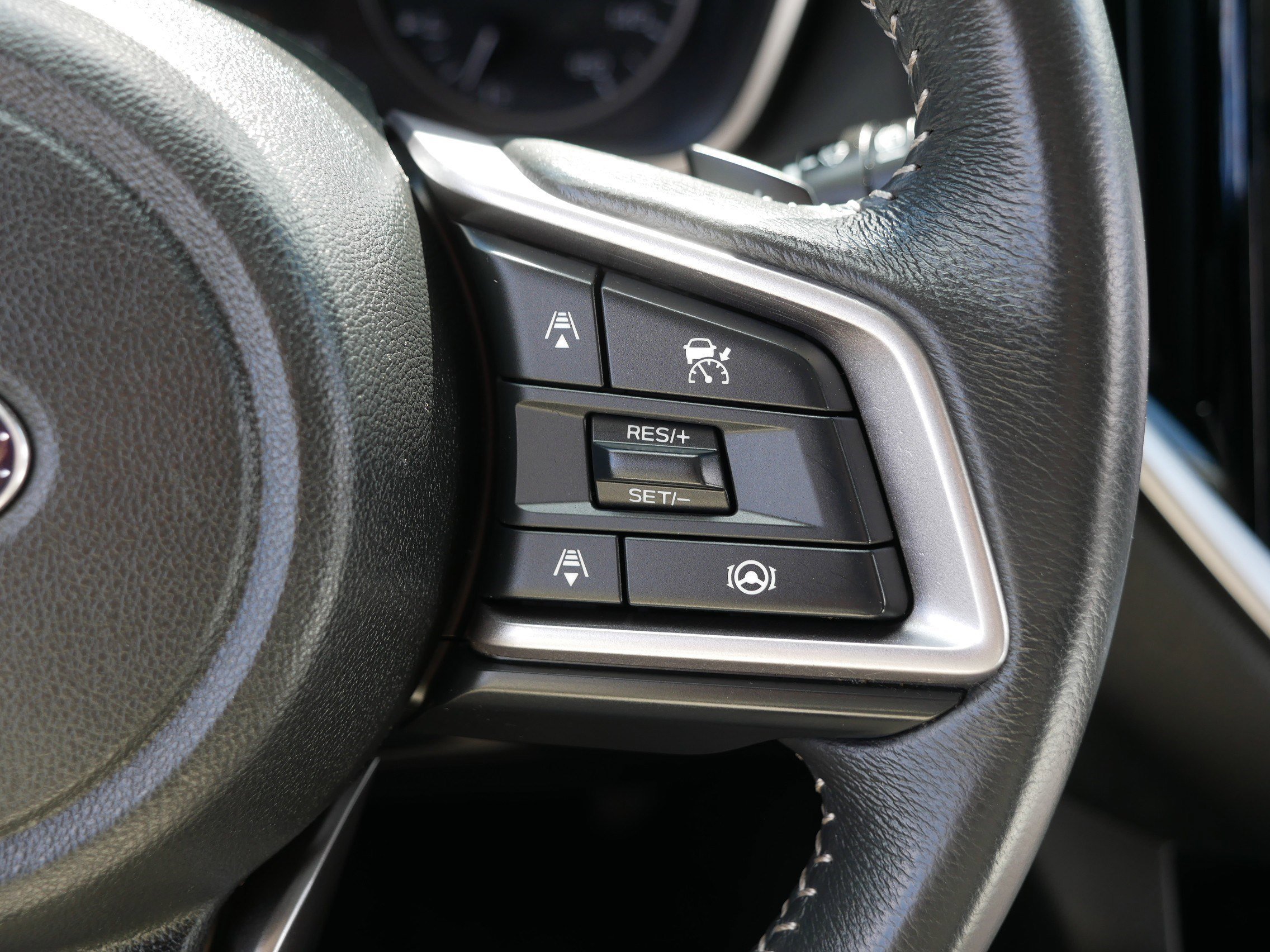 Used 2025 Crystal White Pearl Subaru Premium image 30