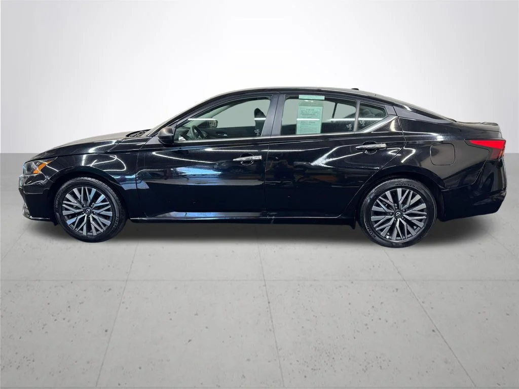 Used 2025 Black Nissan 2.5 SV image 3