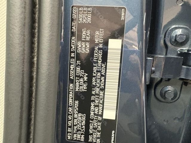 Used 2024  Volvo B5 Plus Dark Theme image 40