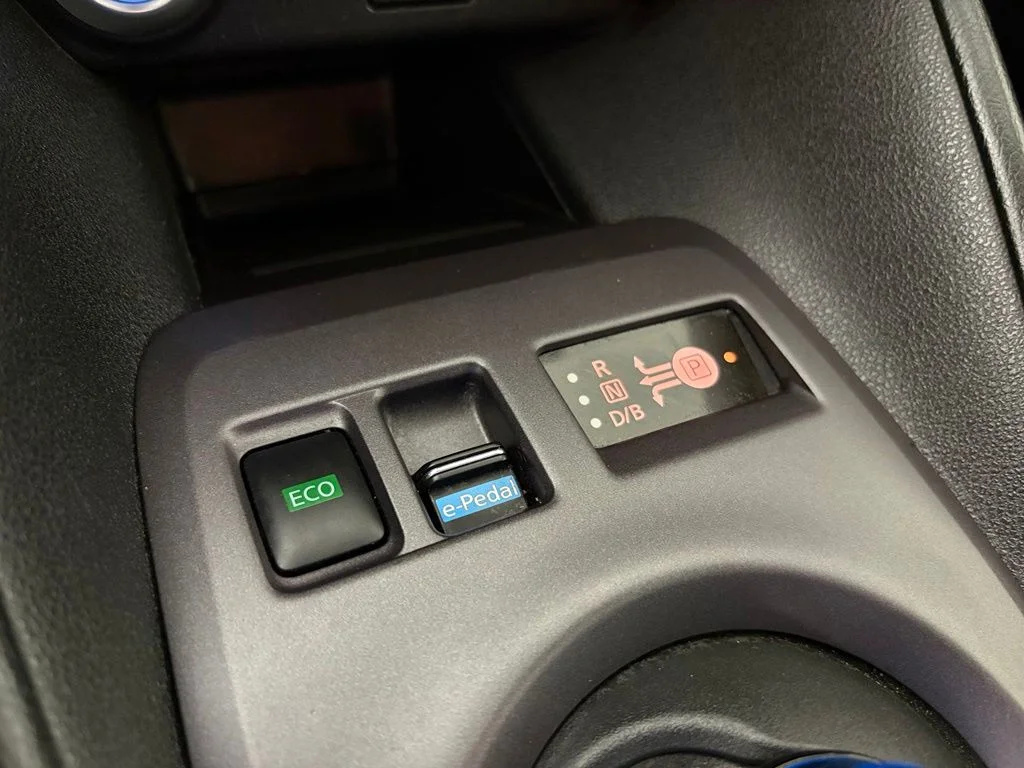 Used 2025 Silver Nissan S image 28