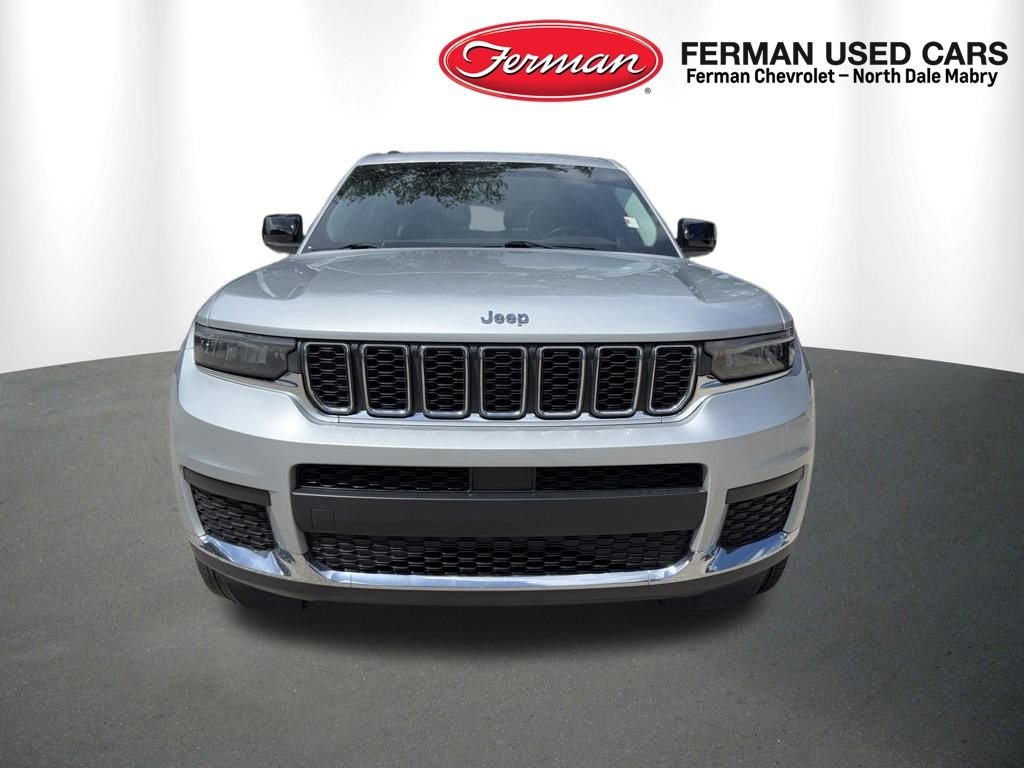 Used 2023 Silver Jeep Laredo image 7