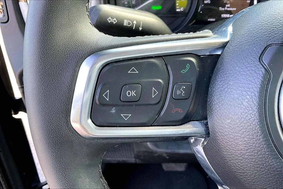 Used 2025  Jeep Sahara 4xe image 11