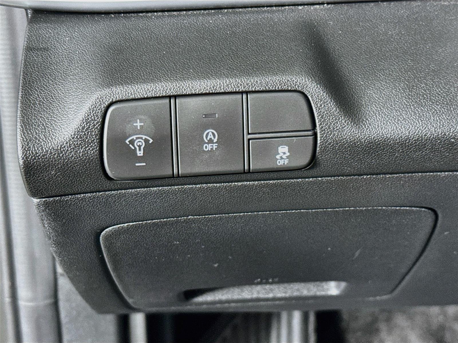Used 2025 Amazon Gray Hyundai SE image 10