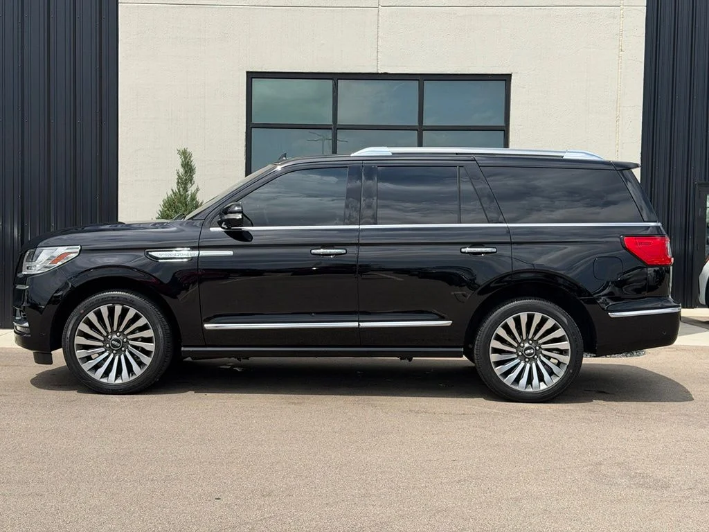 Used 2019 Black Lincoln Reserve image 2
