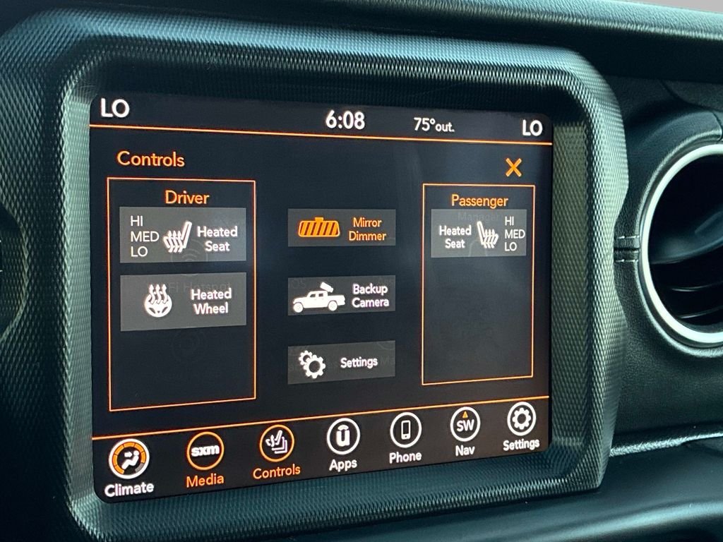 Used 2021  Jeep Overland image 31