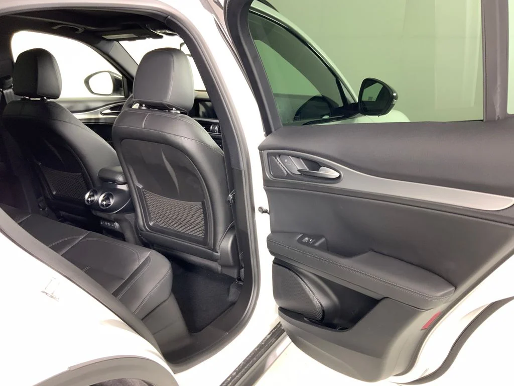 New 2025 Milano White Exterior Paint Alfa Romeo Ti image 25