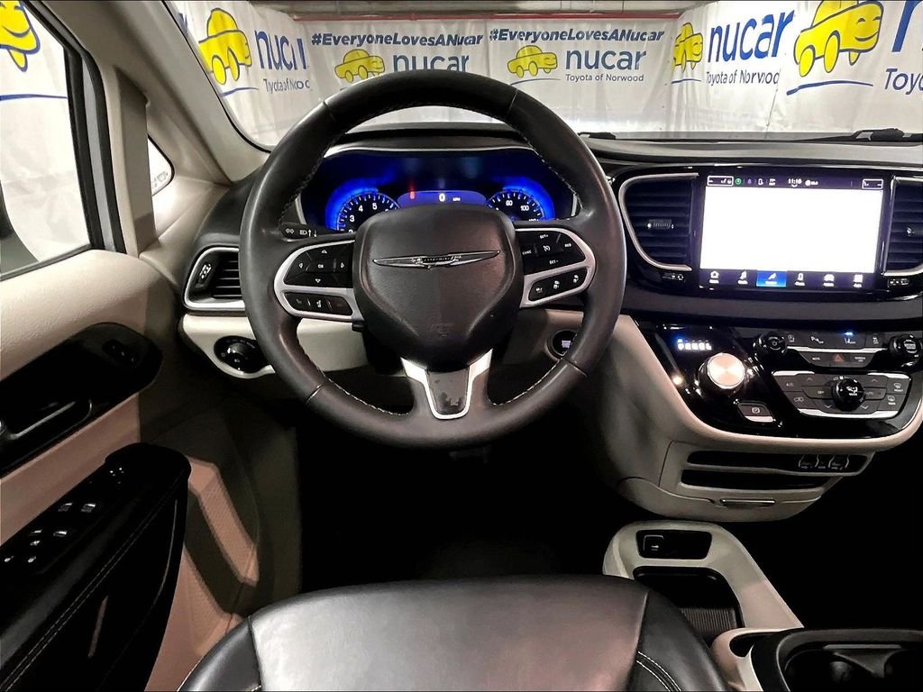 Used 2023 Silver Chrysler Touring L image 17