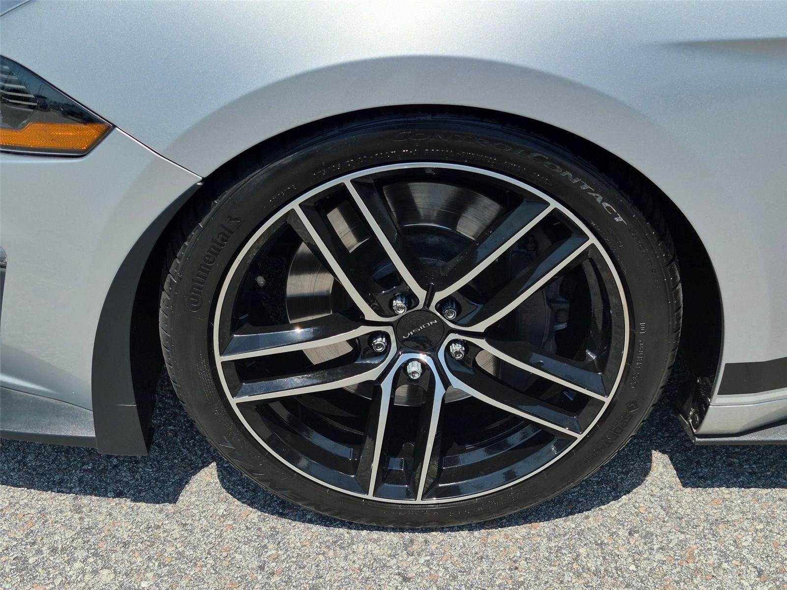 Used 2018  Ford GT Premium image 10